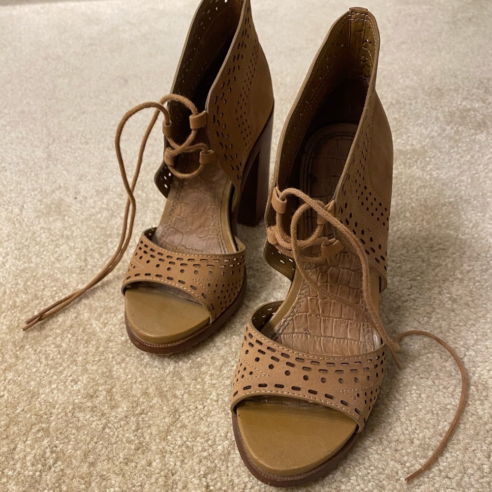Gianni Bini Heels 👠